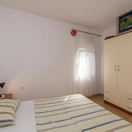 3 Bedroom Gorgeous In Apartment *