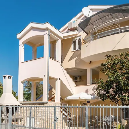 3 Bedroom Gorgeous In *